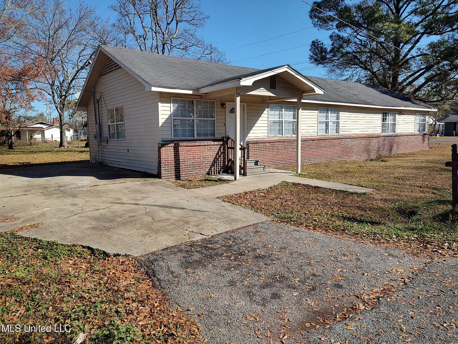 3 bed, 2.0 bath, 1750 sqft, $1,275 — Photo 2