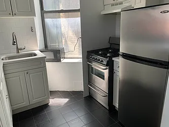 Rented by Salon Realty Corp