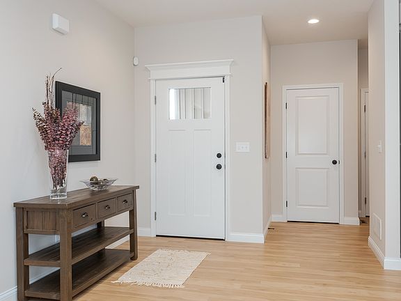 4th image of 1906 Dunraven Rd