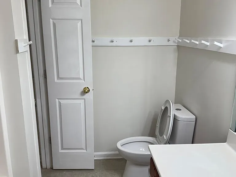 504 Thames Cir — Photo 6