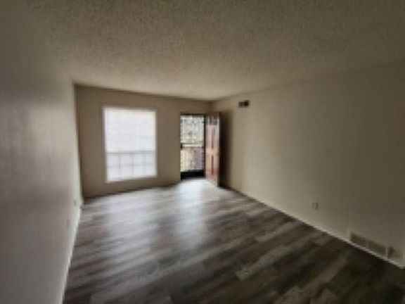 5th image of 3049 Water Oak Dr