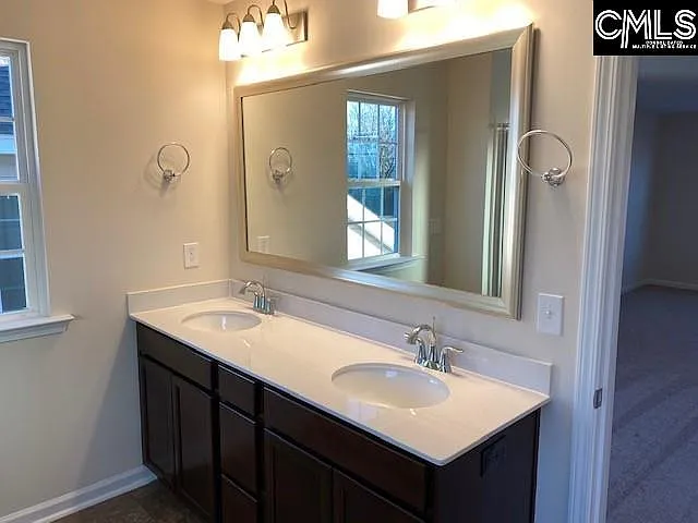 1323 Tamarind Ln — Photo 11