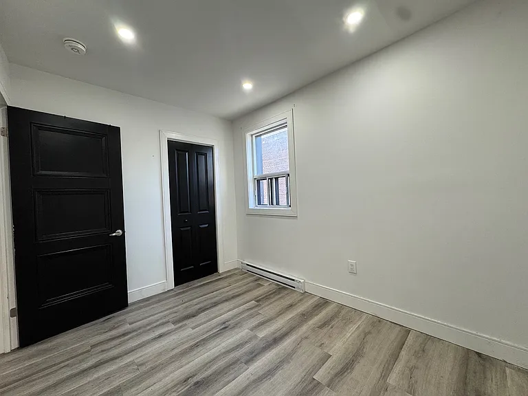 444 Park St W #204 — Photo 7