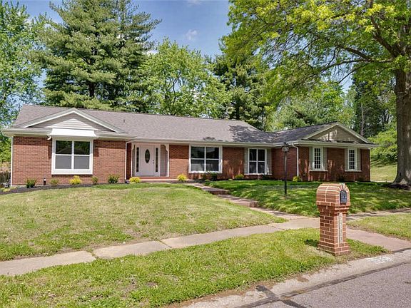 3rd image of 6655 Foxshire Dr
