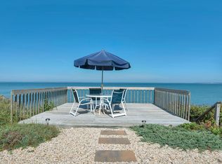 11 Oakhurst Rd, Hampton Bays, NY 11946