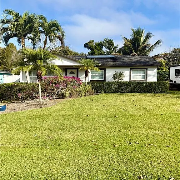 733 Pine Cone Ln — Photo 1
