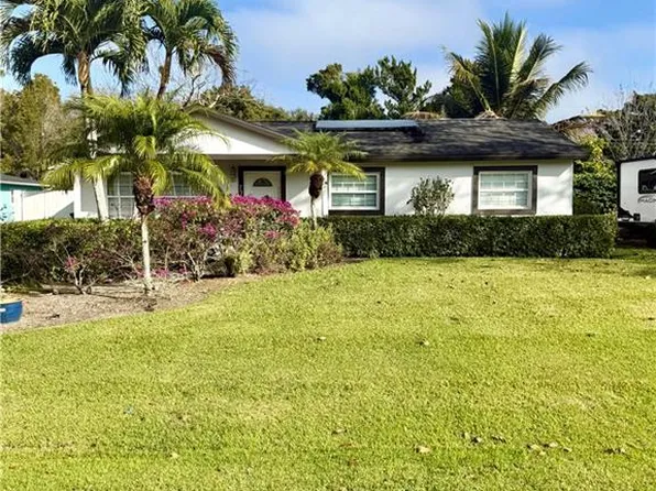 733 Pine Cone Ln, Naples, FL 34104