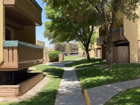 La Estancia Apartments