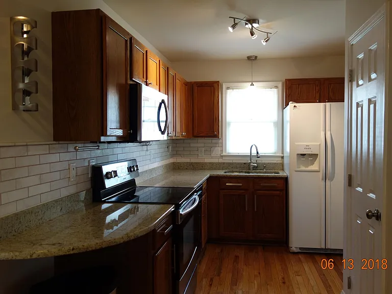 10937 Point Grey Rd — Photo 3