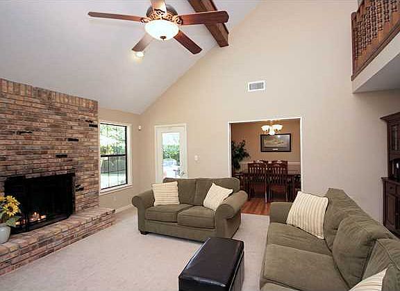 5th image of 646 Country Club Ave