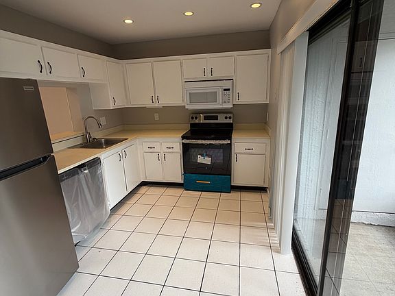 3rd image of 10608 NW 6th St