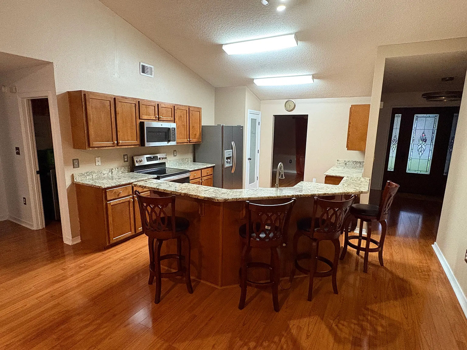 4 bed, 2489 sqft, $3,000 — Photo 2