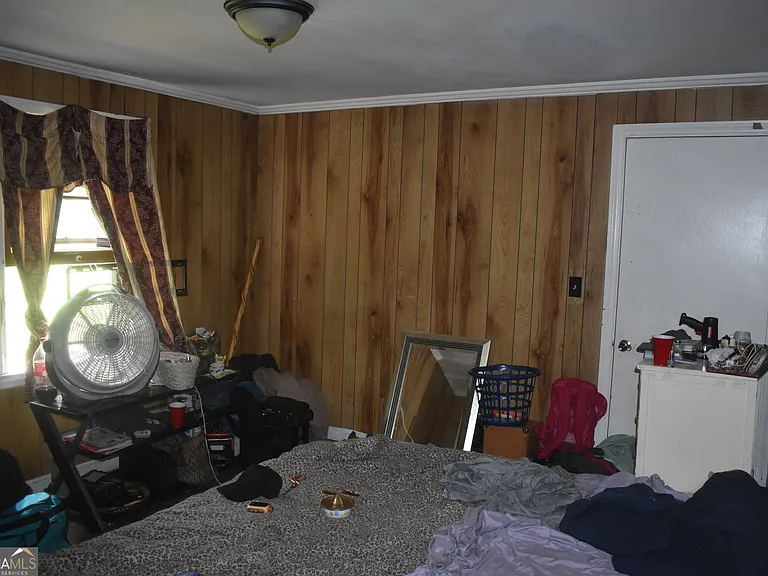 1387 Dewey St — Photo 36