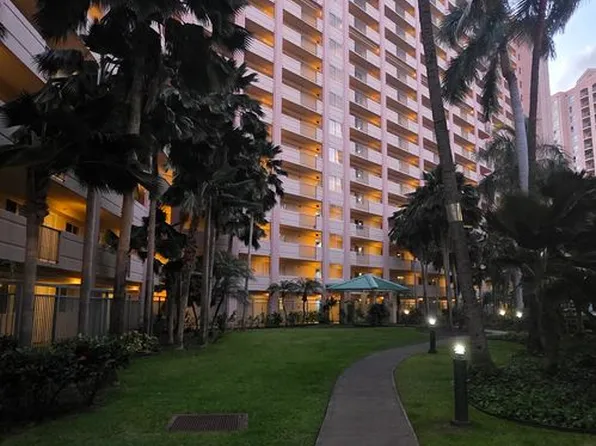 3075 Ala Poha Pl APT 903, Honolulu, HI 96818