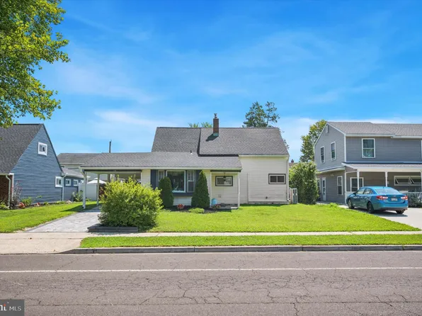 130 N Northturn Ln, Levittown, PA 19054