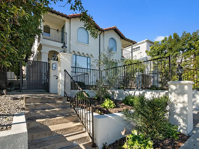 1665 Manning Ave — Photo 4