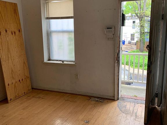 3rd image of 2737 Prospect St