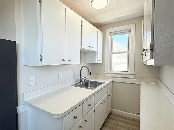 5th image of 73 Campbell Ave #5