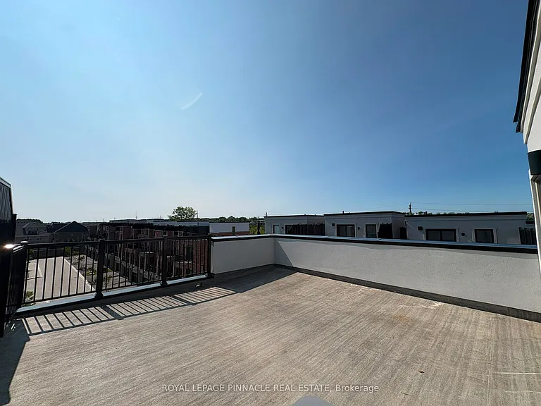3 Bancroft Ln #202 — Photo 32