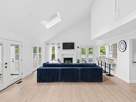 2nd image of 3 N Woods Ln