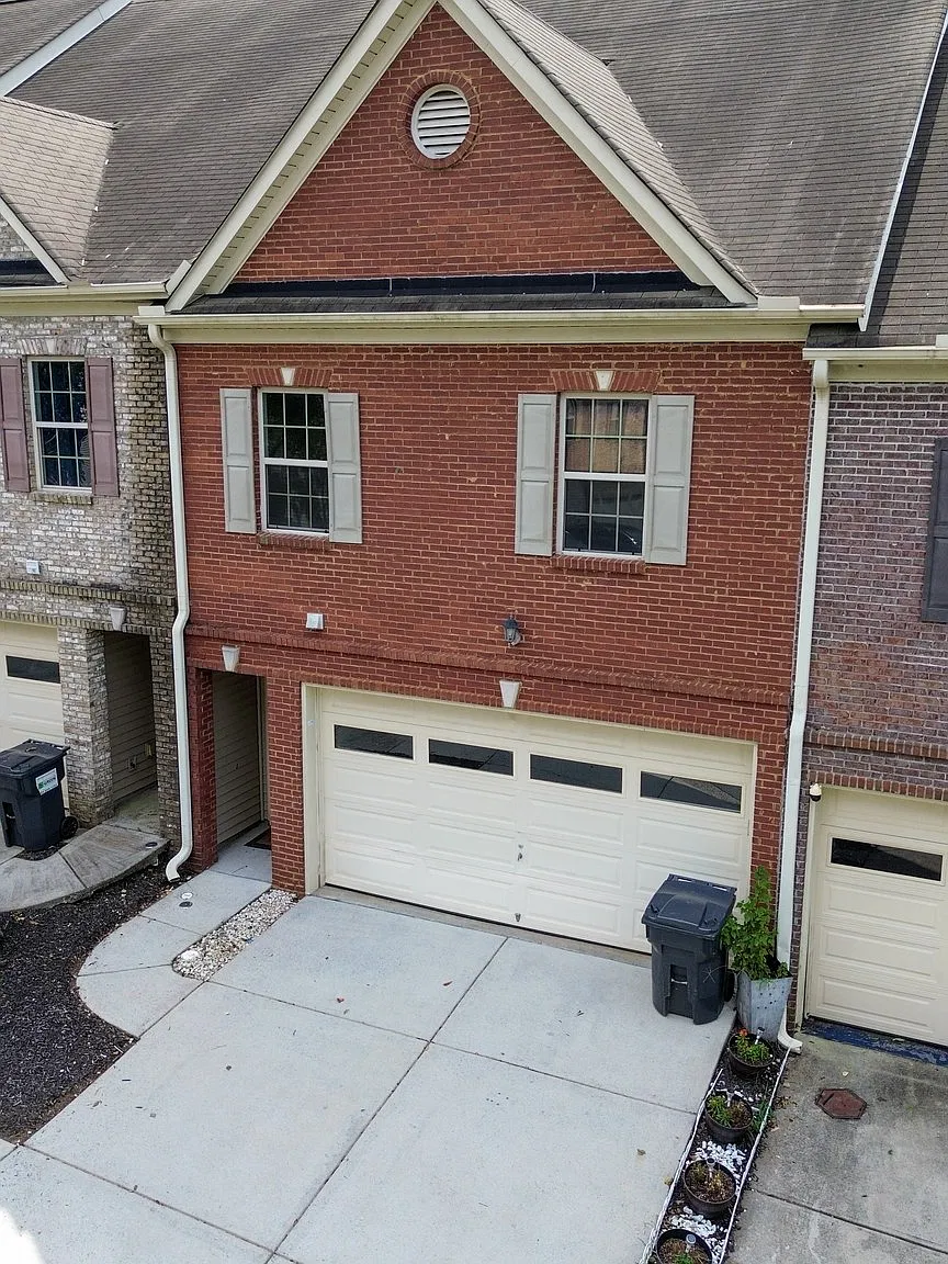 4 bed, 2.5 bath, 2000 sqft, $2,800 — Photo 3
