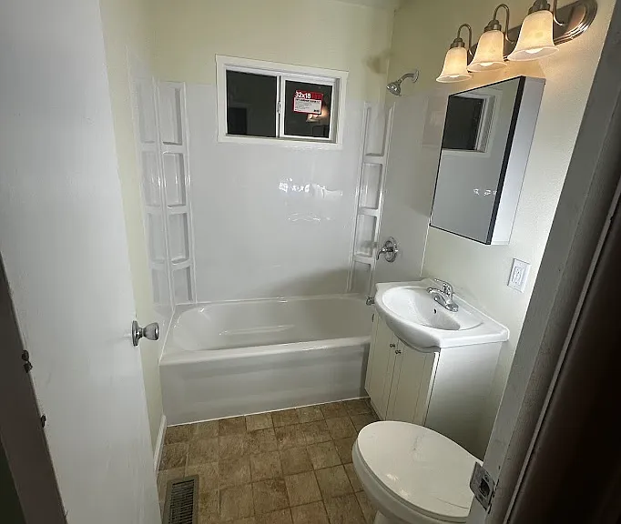 806 Maplepark Dr — Photo 11