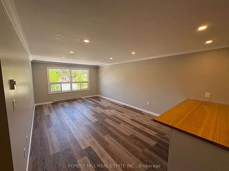 130 King St E #4 — Photo 4