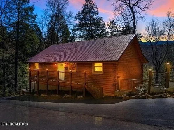 1646 Misty Hollow Way, Gatlinburg, TN 37738