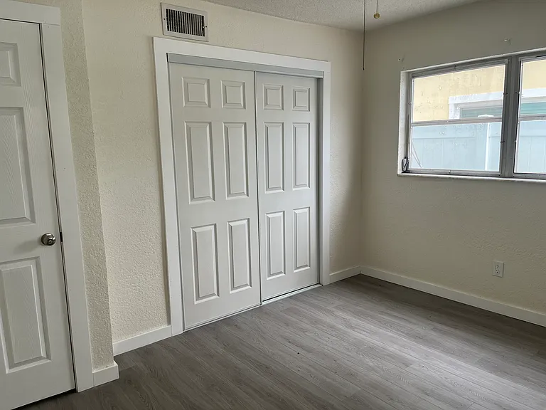 2301 Bay Blvd #1 — Photo 18