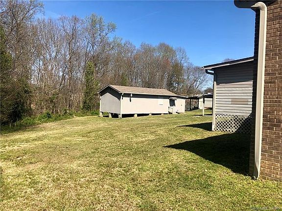 4th image of 2624 Bernice Dr