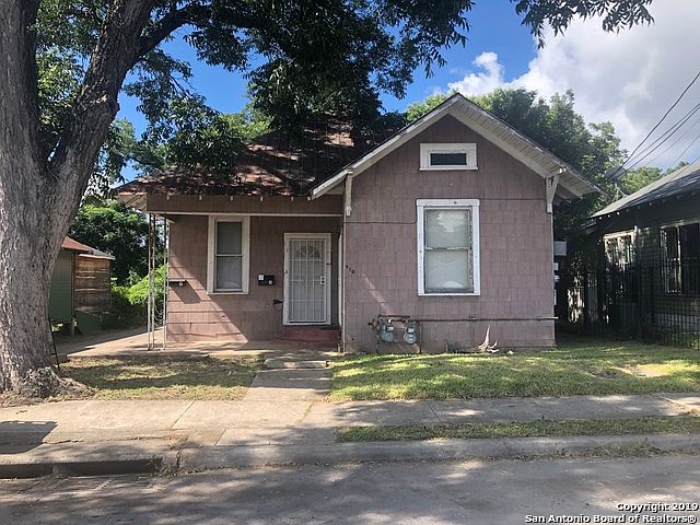 1st image of 910 Steves Ave