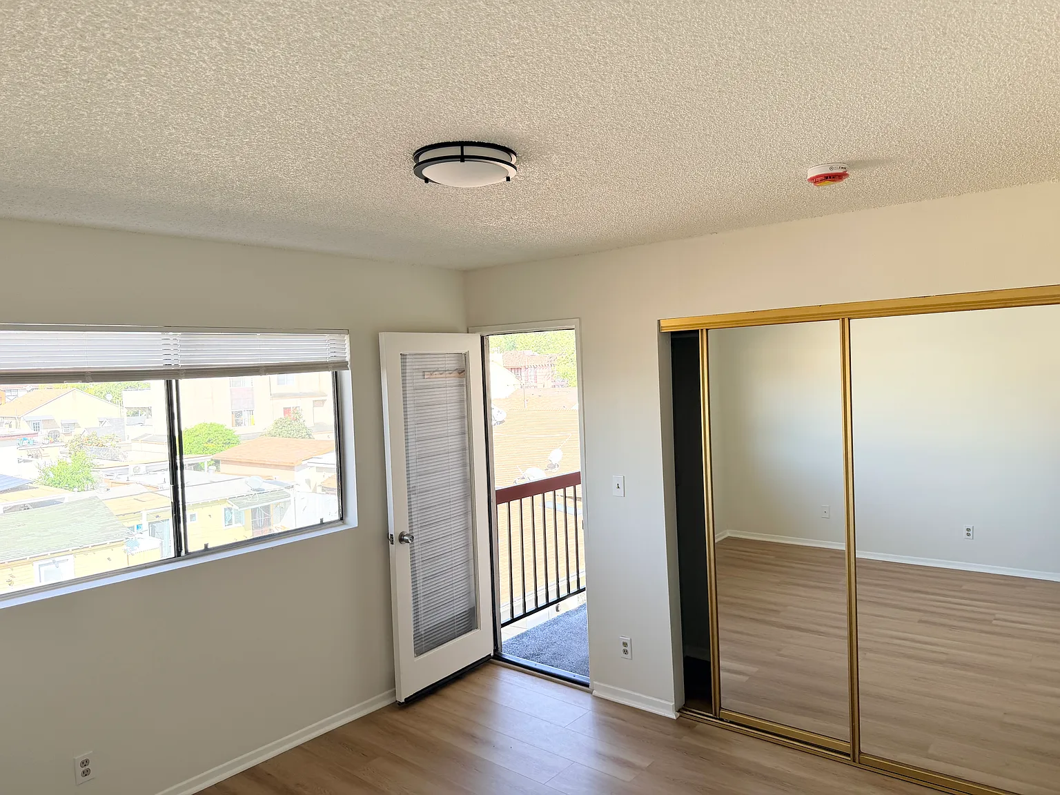 2 bed, 900 sqft, $2,550 — Photo 3