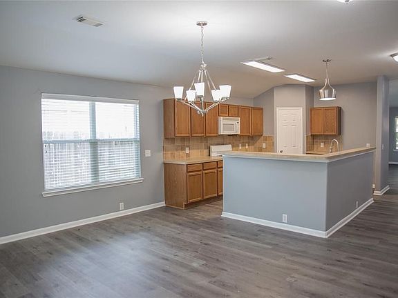 5th image of 2843 Sandberry Dr