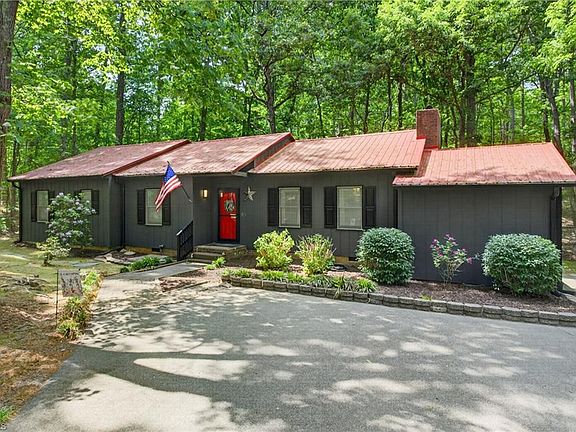 2nd image of 513 Heather Ct