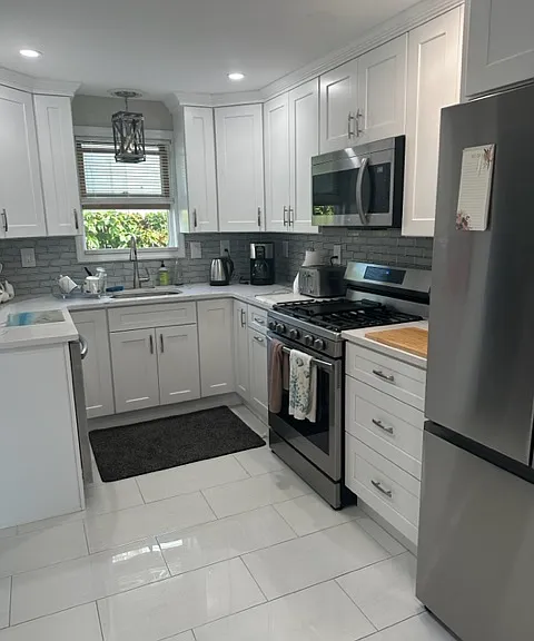 608 W Olive St — Photo 5