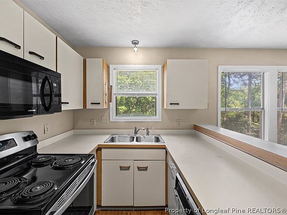 5th image of 950 Stewarts Creek Dr APT 9