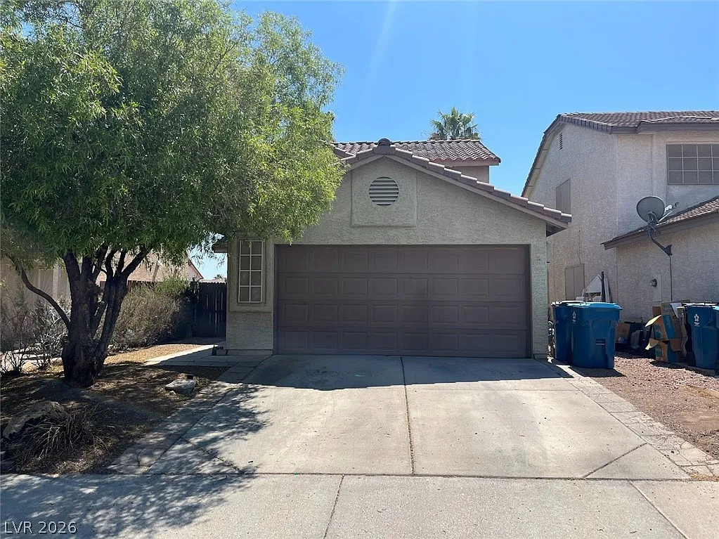 3 bed, 2.5 bath, 1300 sqft, $1,699 — Photo 2