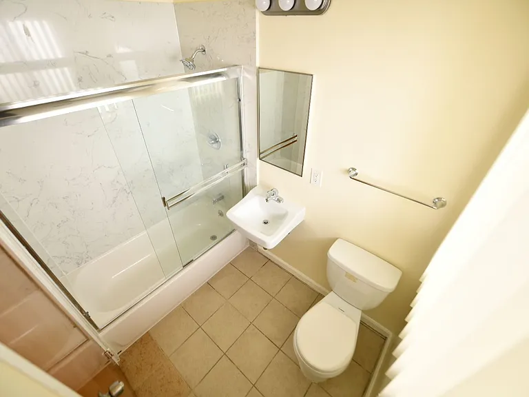 1555 Madison St — Photo 10