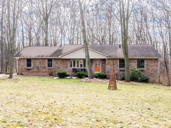 11312 Shadow Woods Ln, Whitmore Lake, MI 48189