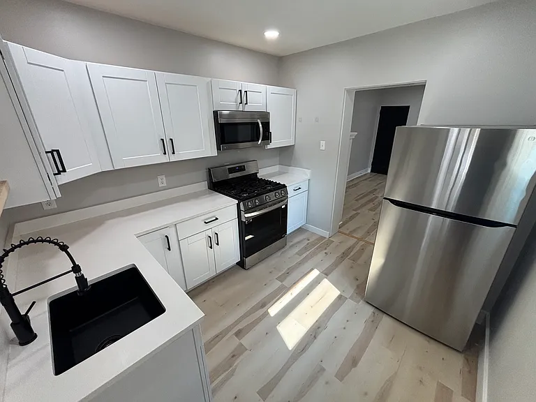 7227 Whipple St — Photo 11
