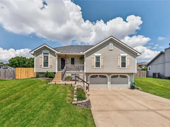 503 Newport Dr, Smithville, MO 64089