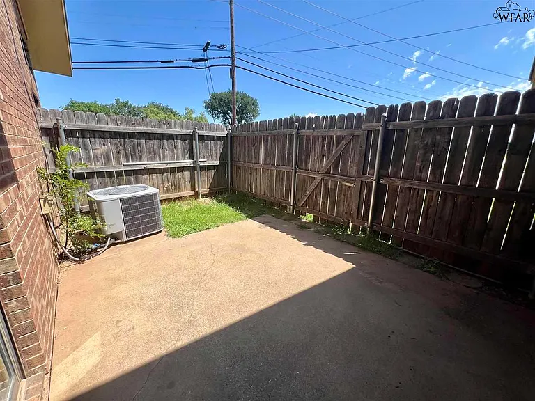 4501 Mistletoe Dr — Photo 13