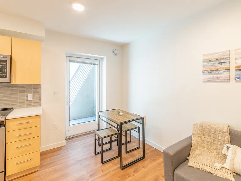 750 11th Ave E #207 — Photo 5
