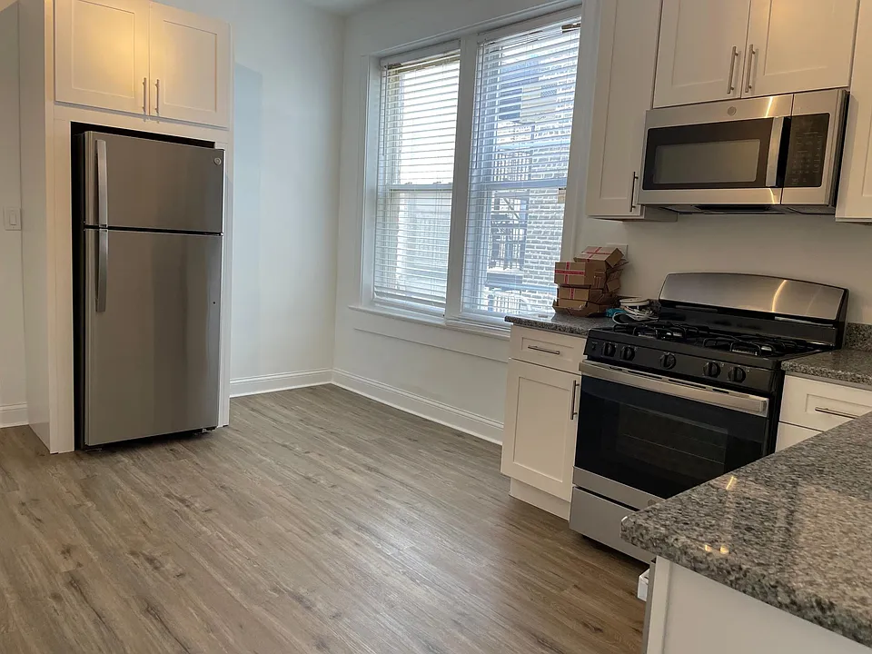 EAT-IN KITCHEN