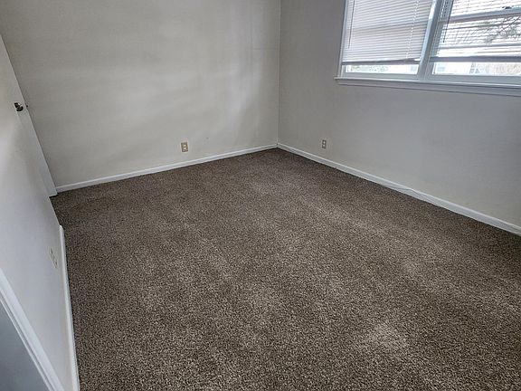 5th image of 505 Wilshire Dr #8