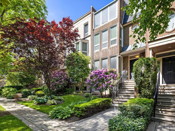 134 Kensington Dr, Fort Lee, NJ 07024