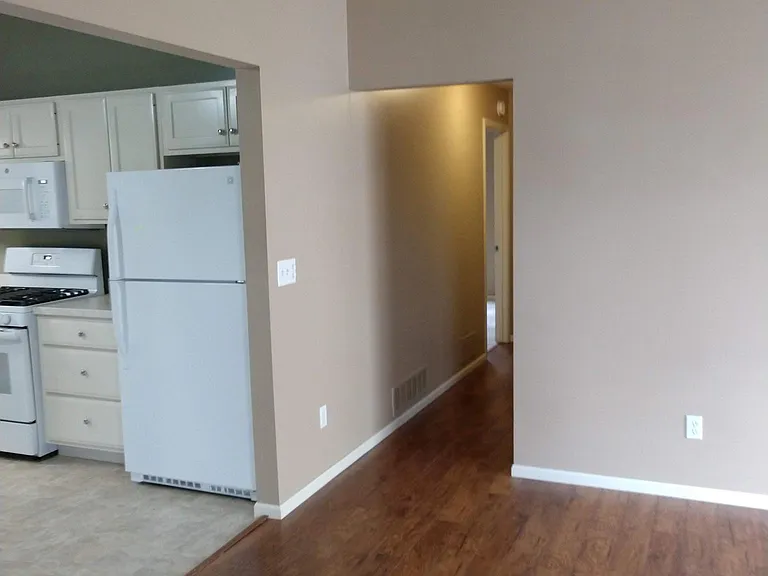 1921 Beechmont Dr — Photo 6