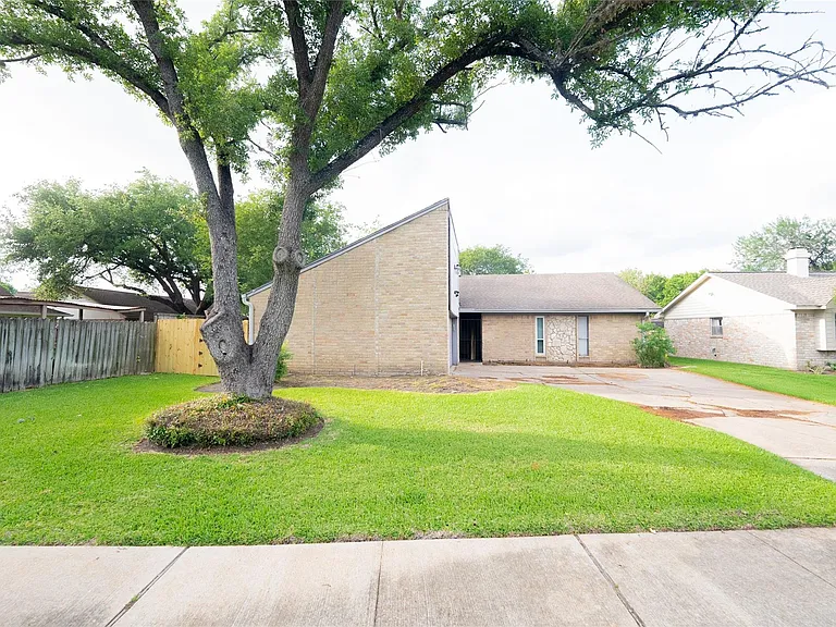 14110 Greenway Dr — Photo 17