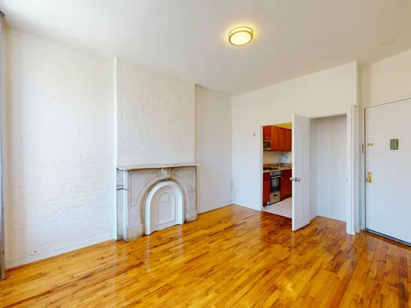 692 9th Avenue image 2 of 6