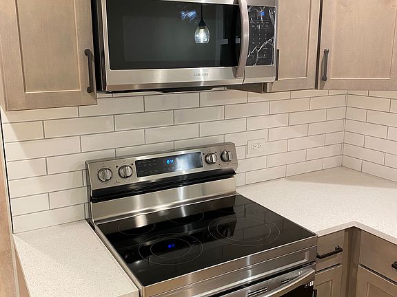 3rd image of 5524 W Sunnyside Ave #G